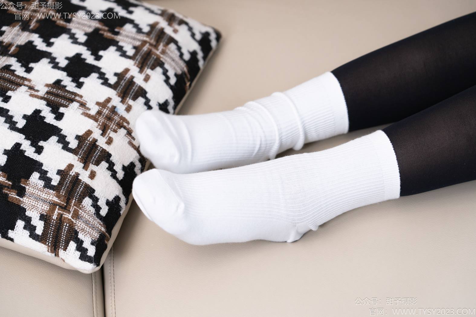 图片[36]-甜予摄影 NO.196 知知-皮鞋、高跟鞋、白棉袜、小腿袜、肉丝、黑丝[144P] – 速更版-美库