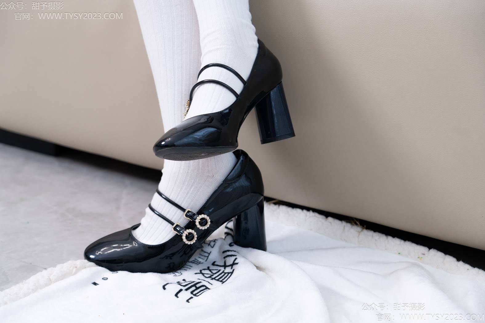 图片[83]-甜予摄影 NO.196 知知-皮鞋、高跟鞋、白棉袜、小腿袜、肉丝、黑丝[144P] – 速更版-美库