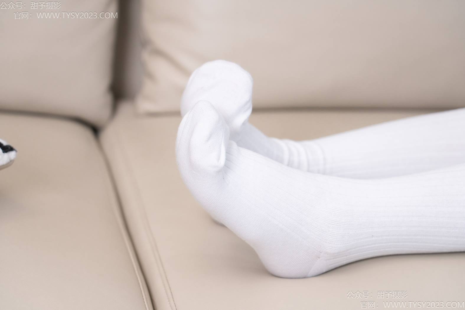 图片[108]-甜予摄影 NO.196 知知-皮鞋、高跟鞋、白棉袜、小腿袜、肉丝、黑丝[144P] – 速更版-美库