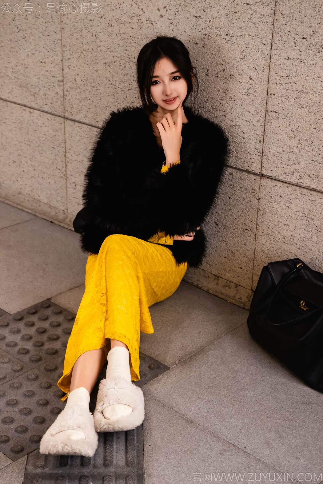 图片[11]-足愉心 NO.010 星朵（搭配：黑色毛衫、黄色连衣裙、绒毛拖鞋、白色棉袜、裸足）[94P] – 速更版-美库