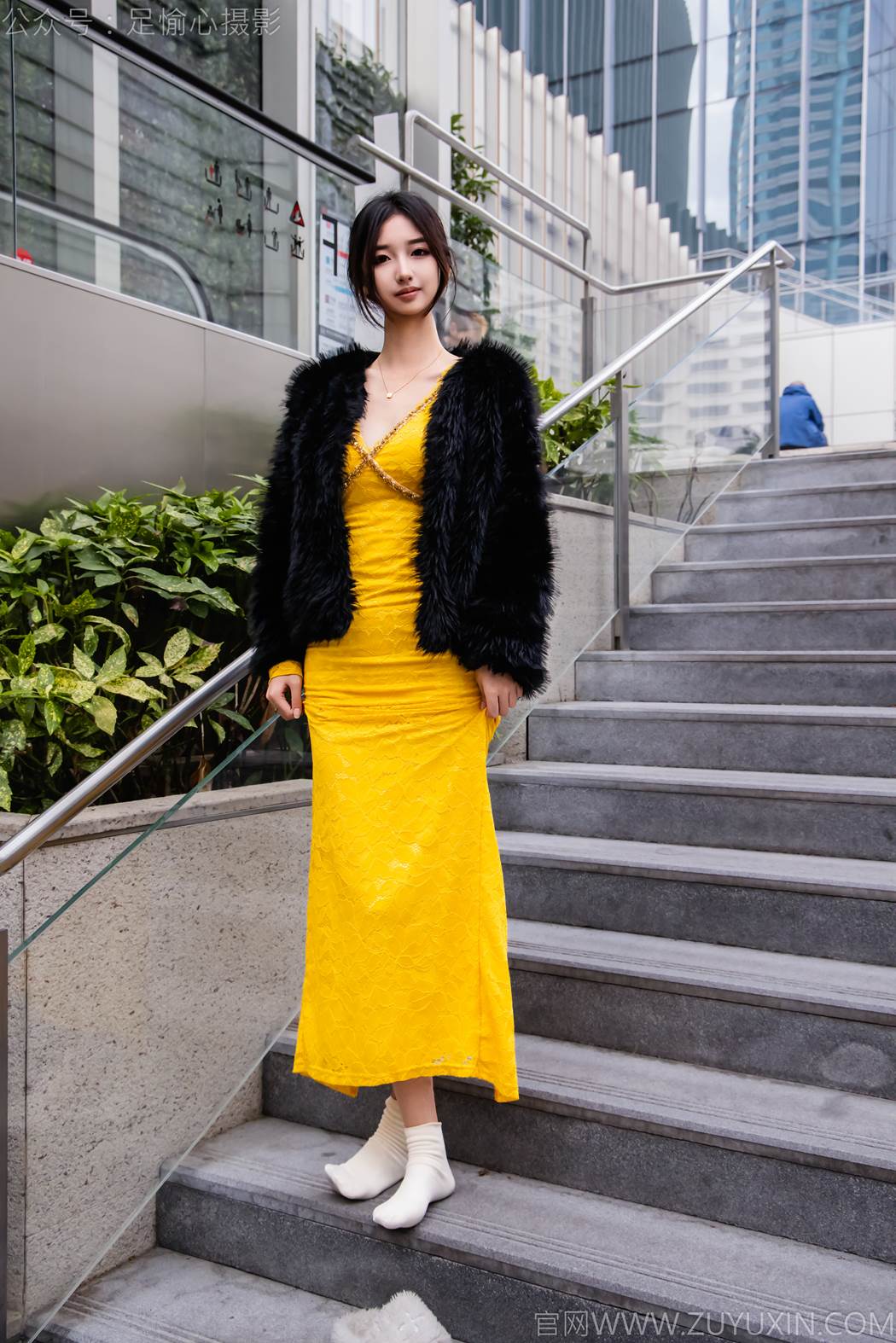 图片[12]-足愉心 NO.010 星朵（搭配：黑色毛衫、黄色连衣裙、绒毛拖鞋、白色棉袜、裸足）[94P] – 速更版-美库