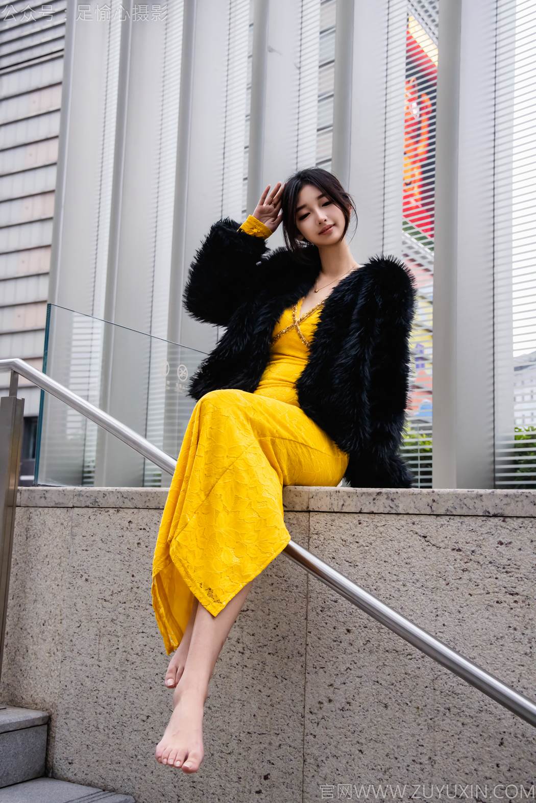 图片[14]-足愉心 NO.010 星朵（搭配：黑色毛衫、黄色连衣裙、绒毛拖鞋、白色棉袜、裸足）[94P] – 速更版-美库