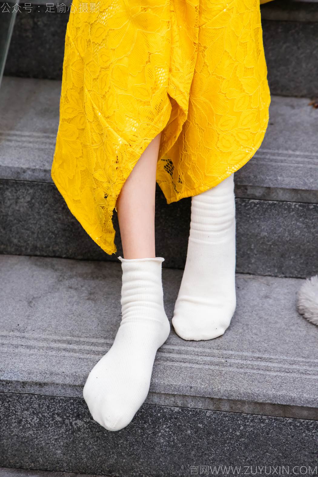 图片[18]-足愉心 NO.010 星朵（搭配：黑色毛衫、黄色连衣裙、绒毛拖鞋、白色棉袜、裸足）[94P] – 速更版-美库