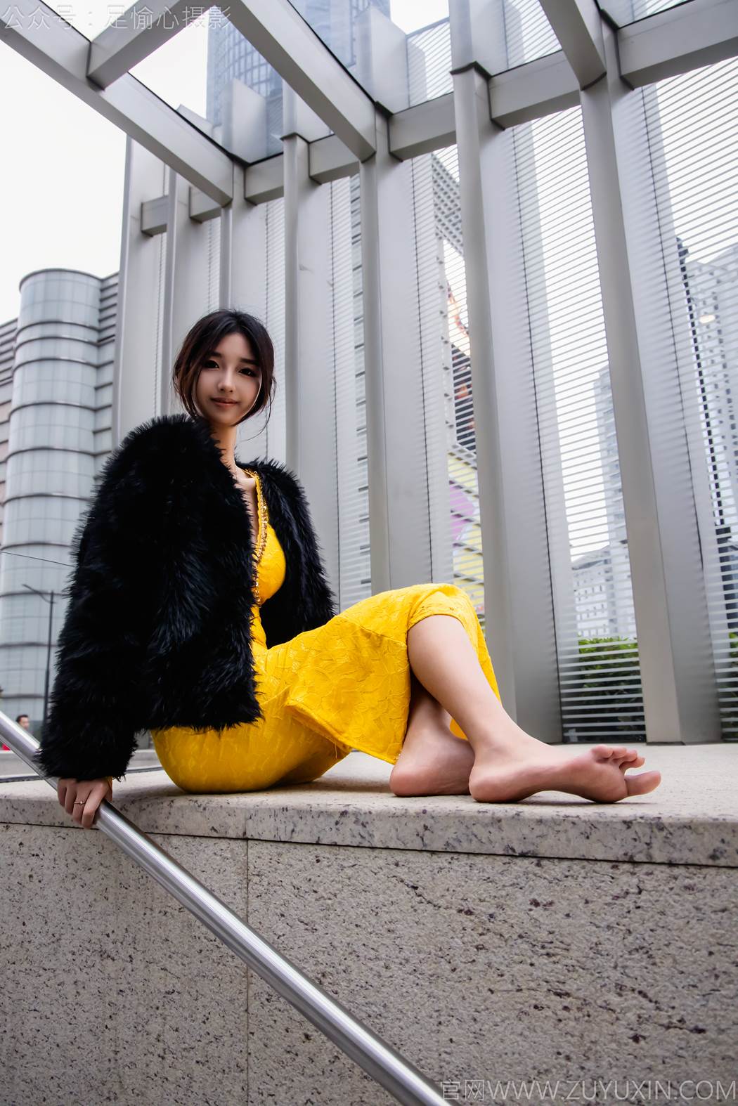 图片[22]-足愉心 NO.010 星朵（搭配：黑色毛衫、黄色连衣裙、绒毛拖鞋、白色棉袜、裸足）[94P] – 速更版-美库