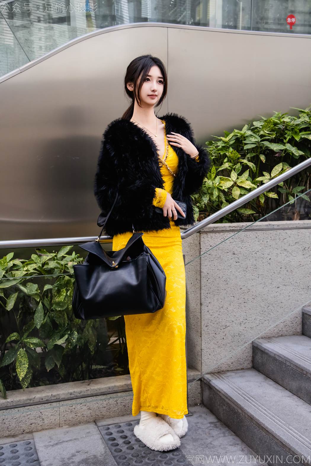 图片[25]-足愉心 NO.010 星朵（搭配：黑色毛衫、黄色连衣裙、绒毛拖鞋、白色棉袜、裸足）[94P] – 速更版-美库