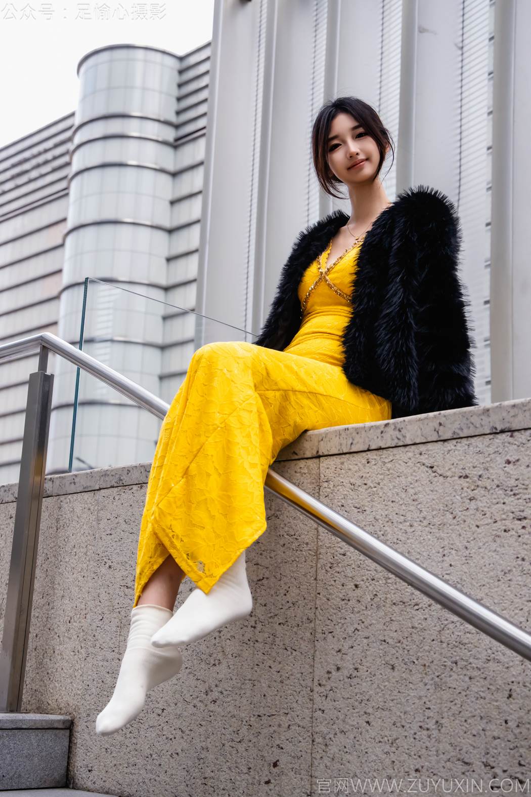 图片[26]-足愉心 NO.010 星朵（搭配：黑色毛衫、黄色连衣裙、绒毛拖鞋、白色棉袜、裸足）[94P] – 速更版-美库