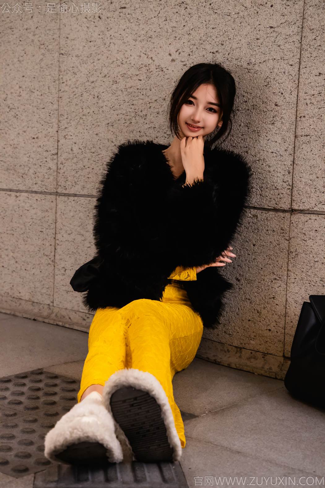 图片[27]-足愉心 NO.010 星朵（搭配：黑色毛衫、黄色连衣裙、绒毛拖鞋、白色棉袜、裸足）[94P] – 速更版-美库