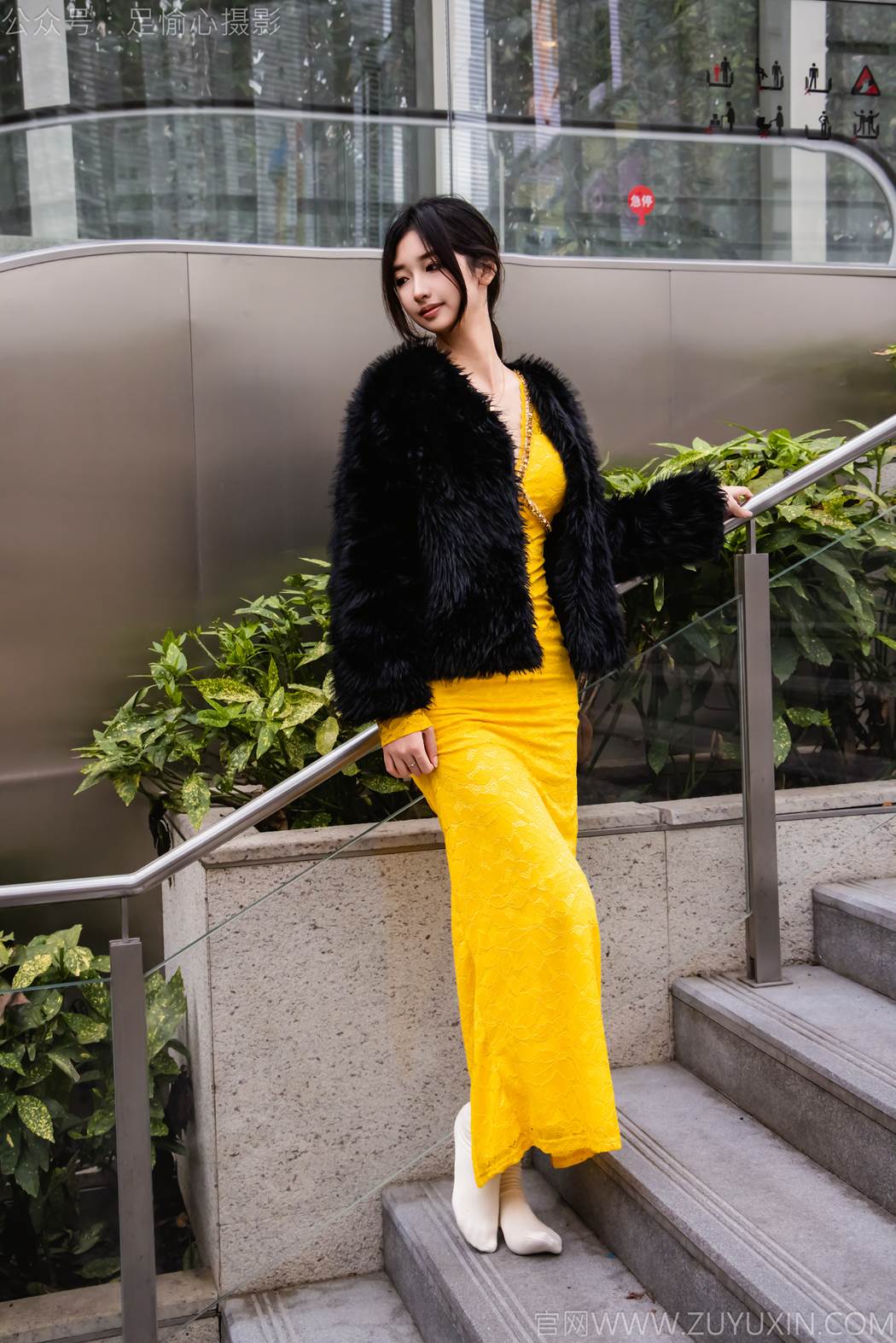 图片[28]-足愉心 NO.010 星朵（搭配：黑色毛衫、黄色连衣裙、绒毛拖鞋、白色棉袜、裸足）[94P] – 速更版-美库