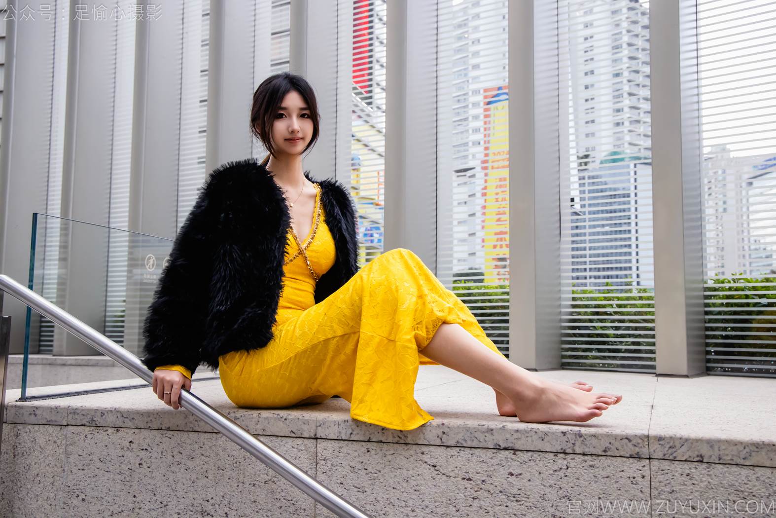 图片[29]-足愉心 NO.010 星朵（搭配：黑色毛衫、黄色连衣裙、绒毛拖鞋、白色棉袜、裸足）[94P] – 速更版-美库