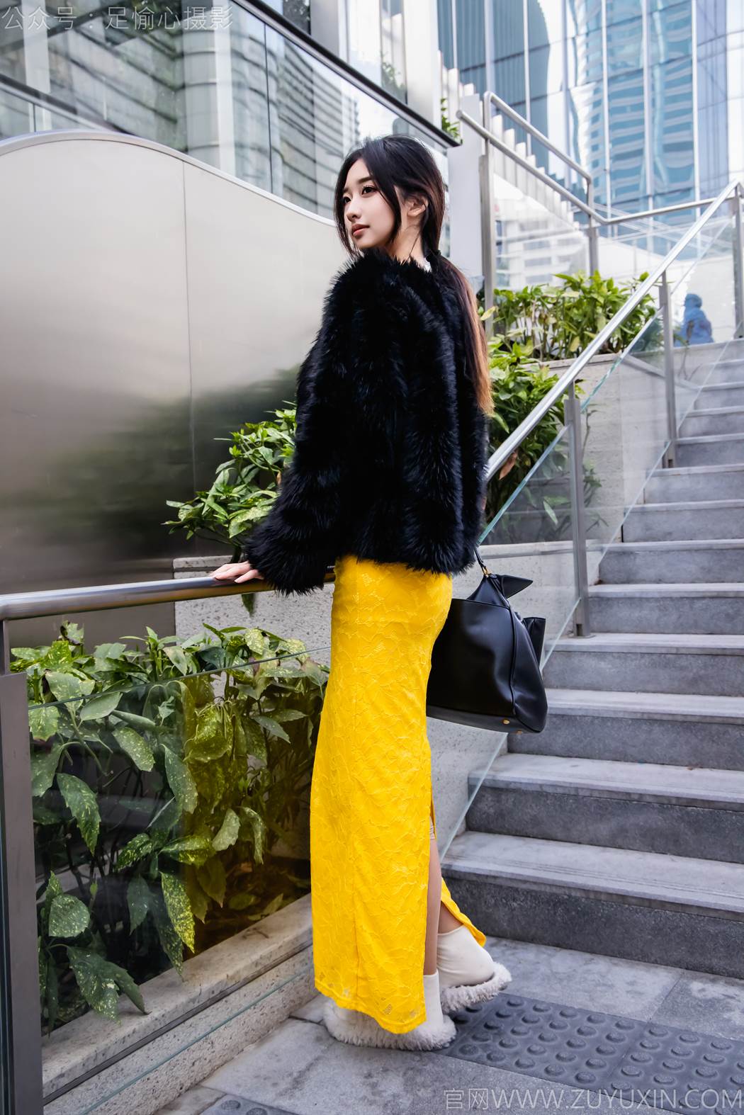 图片[30]-足愉心 NO.010 星朵（搭配：黑色毛衫、黄色连衣裙、绒毛拖鞋、白色棉袜、裸足）[94P] – 速更版-美库