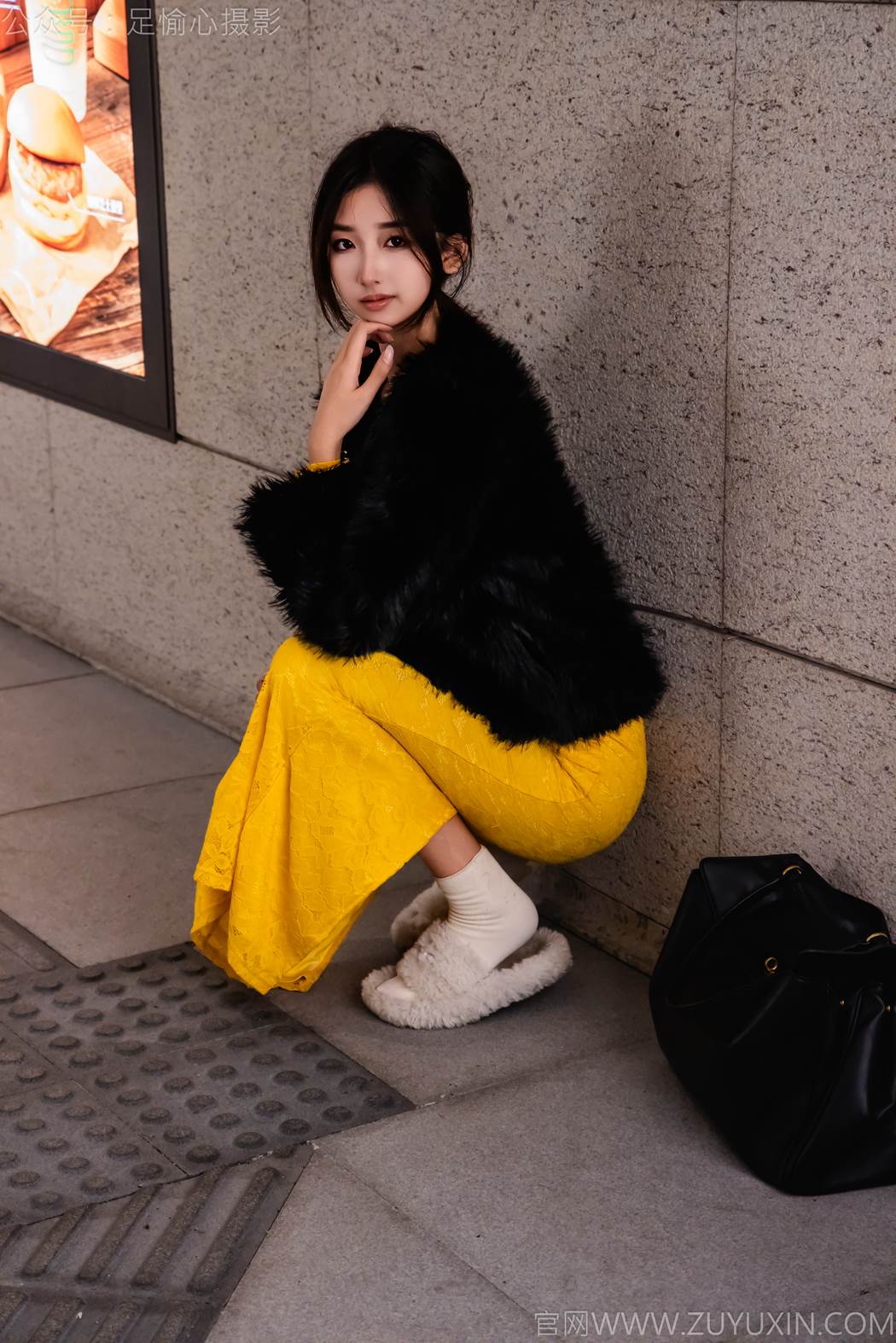 图片[32]-足愉心 NO.010 星朵（搭配：黑色毛衫、黄色连衣裙、绒毛拖鞋、白色棉袜、裸足）[94P] – 速更版-美库