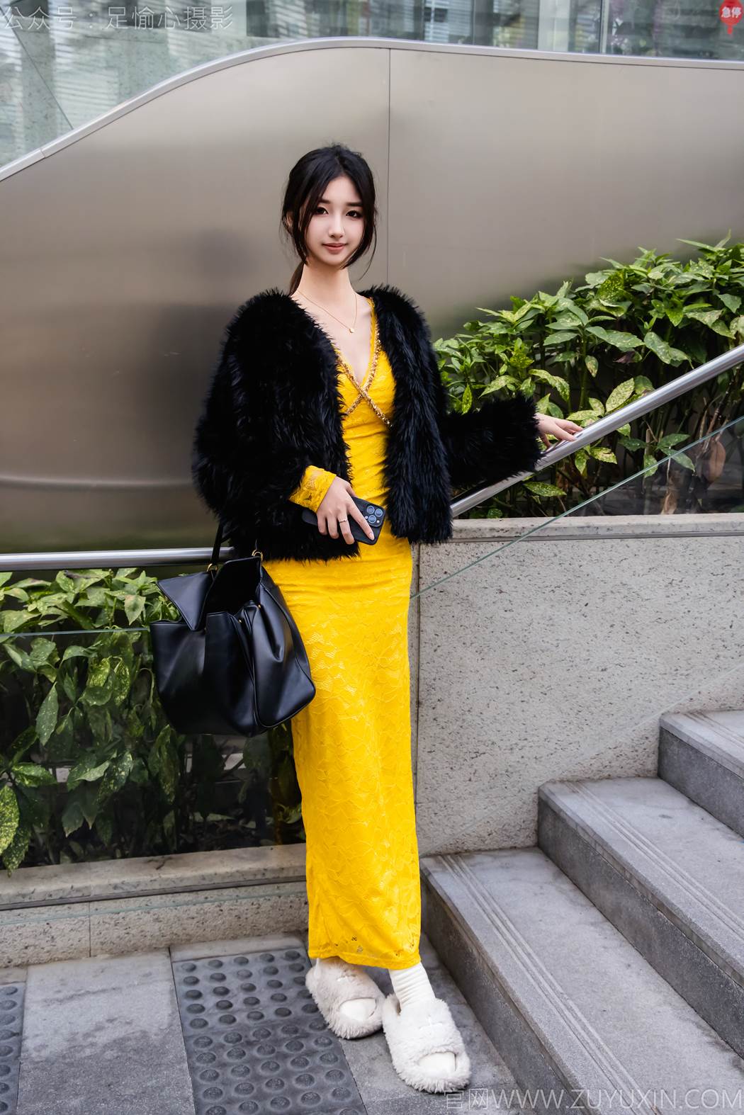 图片[33]-足愉心 NO.010 星朵（搭配：黑色毛衫、黄色连衣裙、绒毛拖鞋、白色棉袜、裸足）[94P] – 速更版-美库