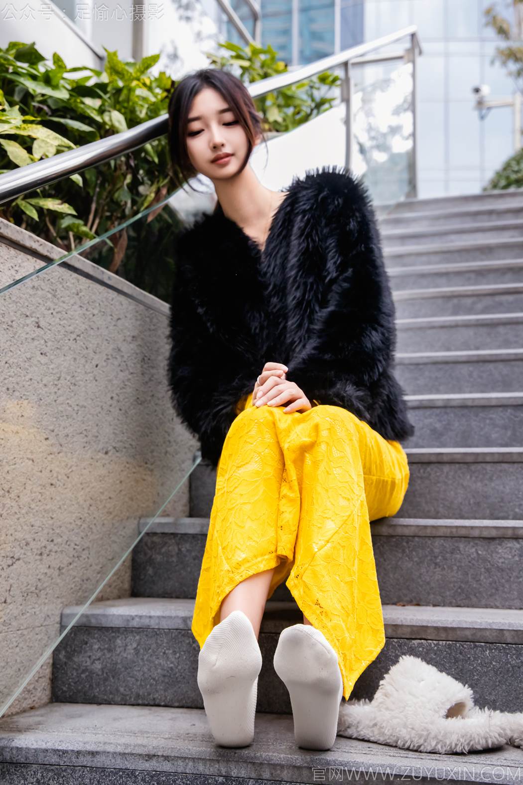 图片[39]-足愉心 NO.010 星朵（搭配：黑色毛衫、黄色连衣裙、绒毛拖鞋、白色棉袜、裸足）[94P] – 速更版-美库