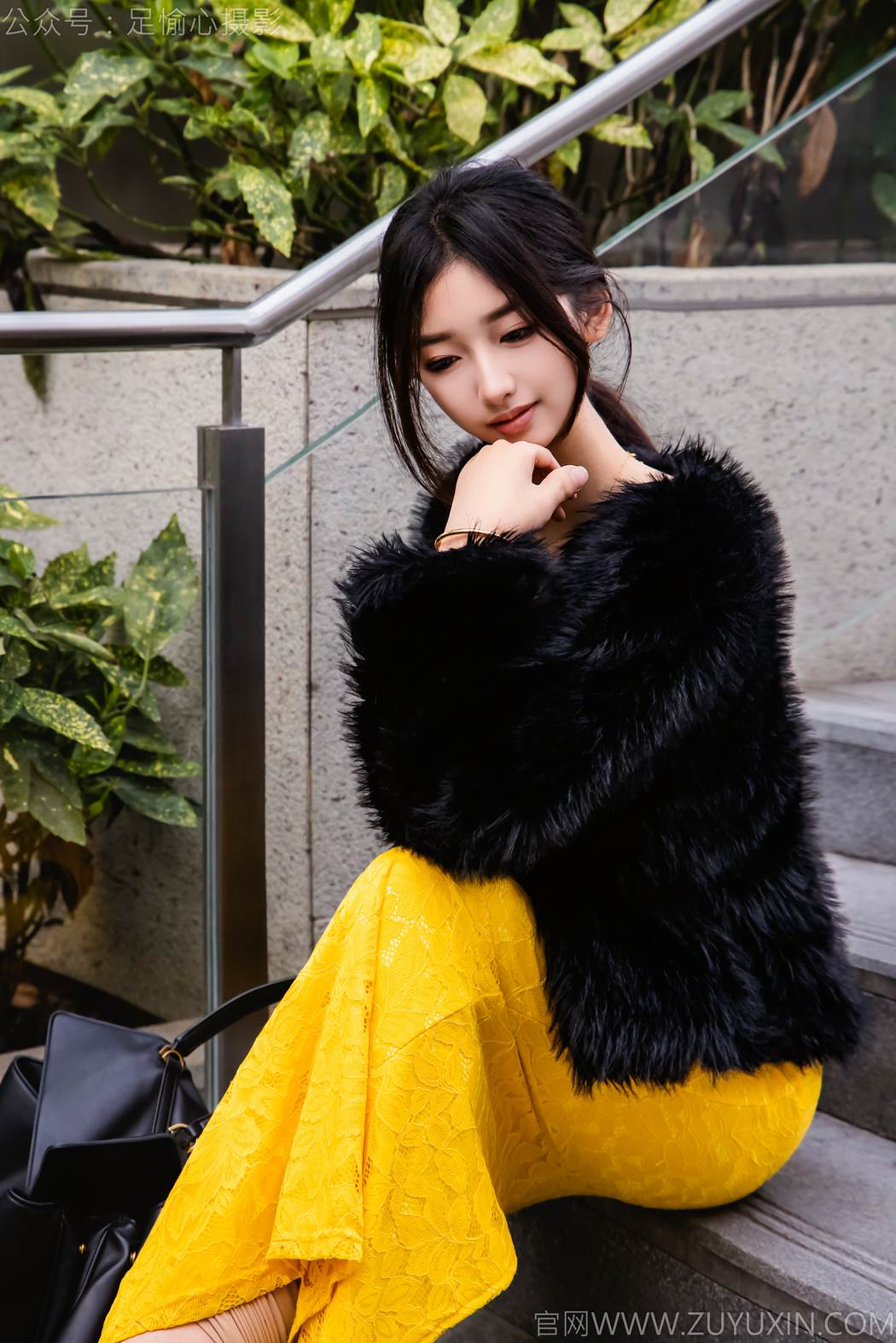 图片[44]-足愉心 NO.010 星朵（搭配：黑色毛衫、黄色连衣裙、绒毛拖鞋、白色棉袜、裸足）[94P] – 速更版-美库