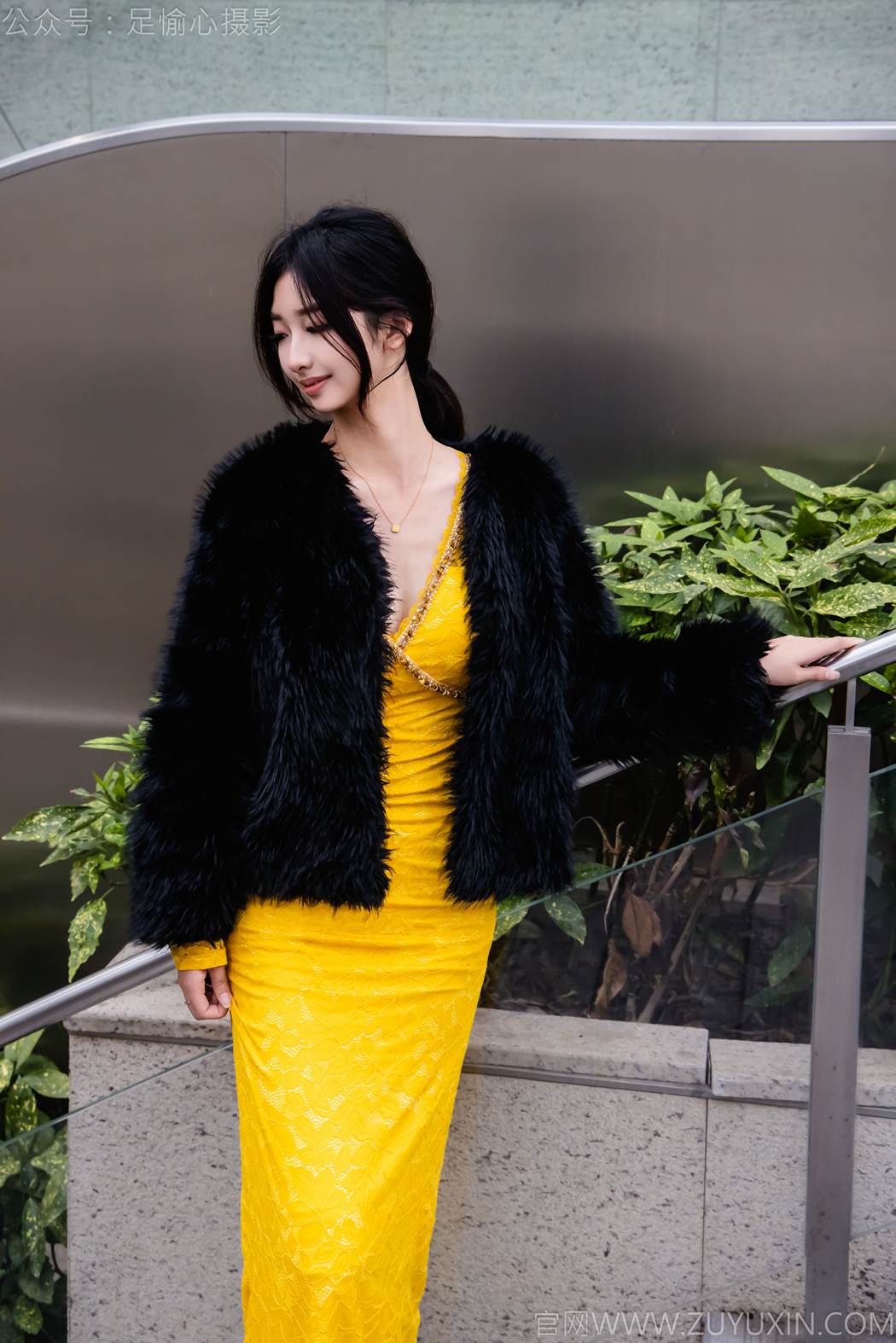 图片[56]-足愉心 NO.010 星朵（搭配：黑色毛衫、黄色连衣裙、绒毛拖鞋、白色棉袜、裸足）[94P] – 速更版-美库