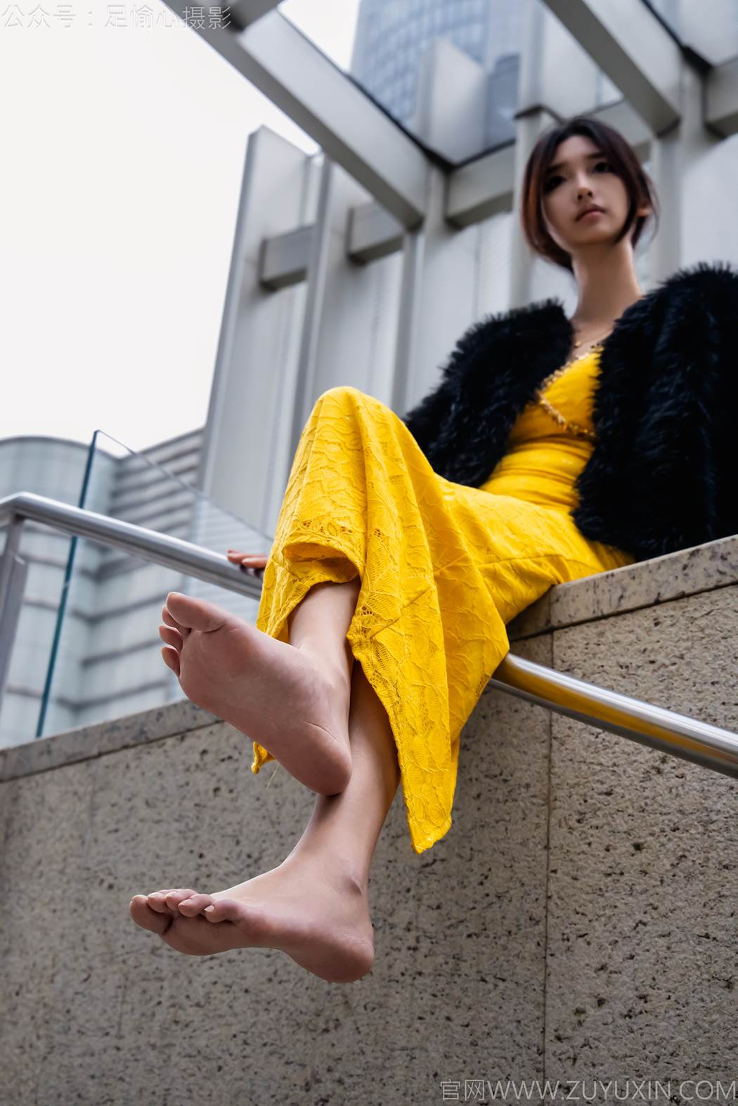 图片[59]-足愉心 NO.010 星朵（搭配：黑色毛衫、黄色连衣裙、绒毛拖鞋、白色棉袜、裸足）[94P] – 速更版-美库