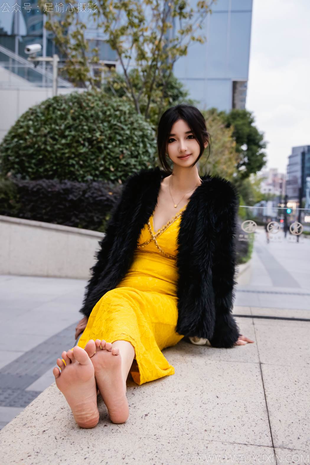 图片[60]-足愉心 NO.010 星朵（搭配：黑色毛衫、黄色连衣裙、绒毛拖鞋、白色棉袜、裸足）[94P] – 速更版-美库