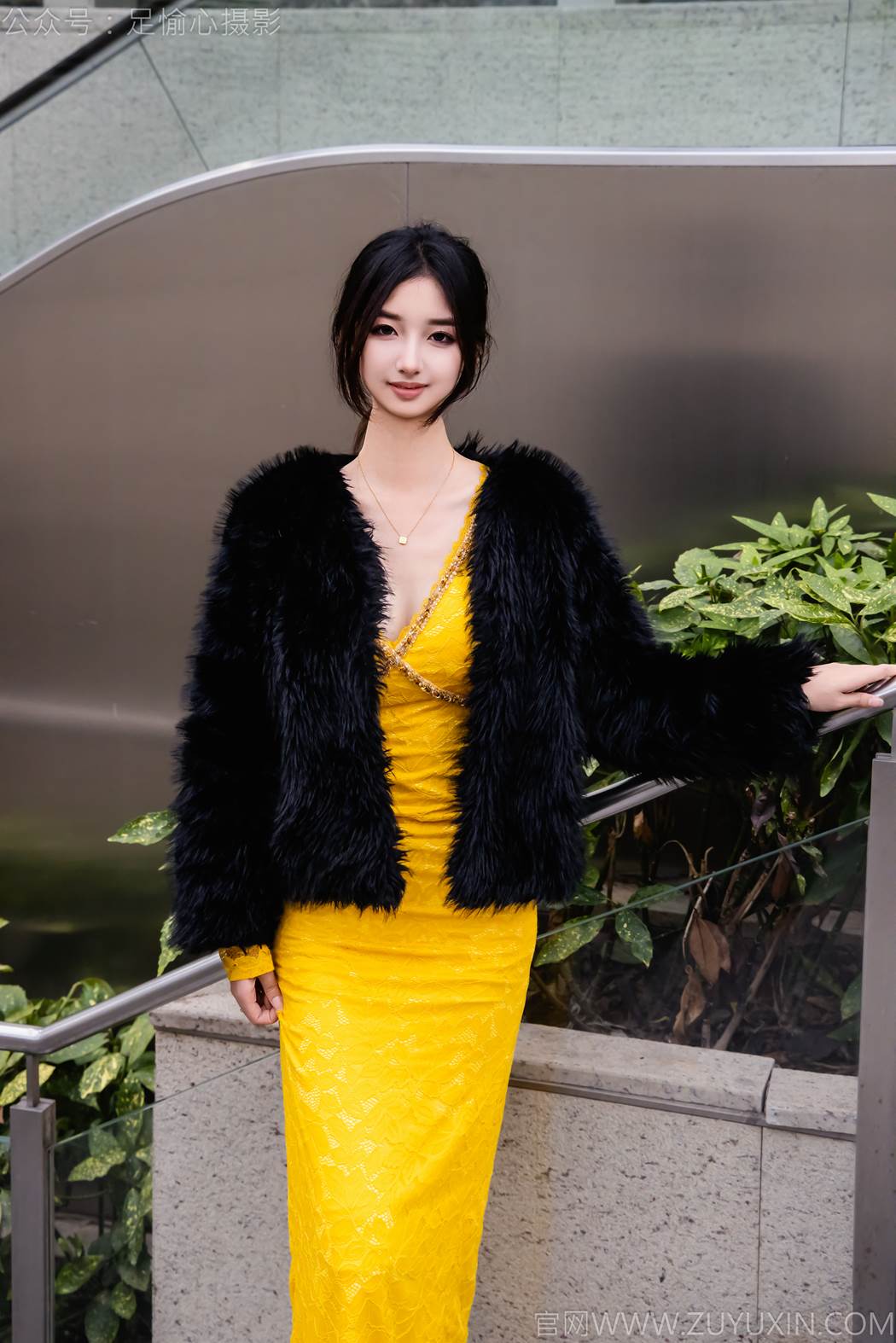 图片[61]-足愉心 NO.010 星朵（搭配：黑色毛衫、黄色连衣裙、绒毛拖鞋、白色棉袜、裸足）[94P] – 速更版-美库