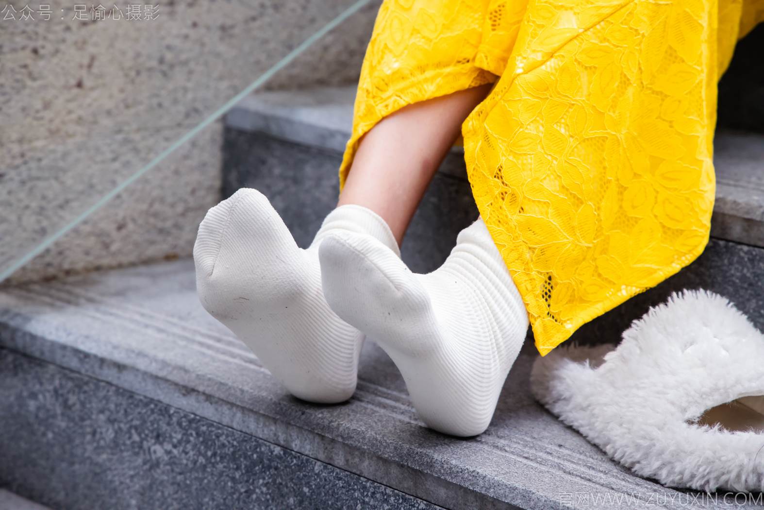 图片[63]-足愉心 NO.010 星朵（搭配：黑色毛衫、黄色连衣裙、绒毛拖鞋、白色棉袜、裸足）[94P] – 速更版-美库