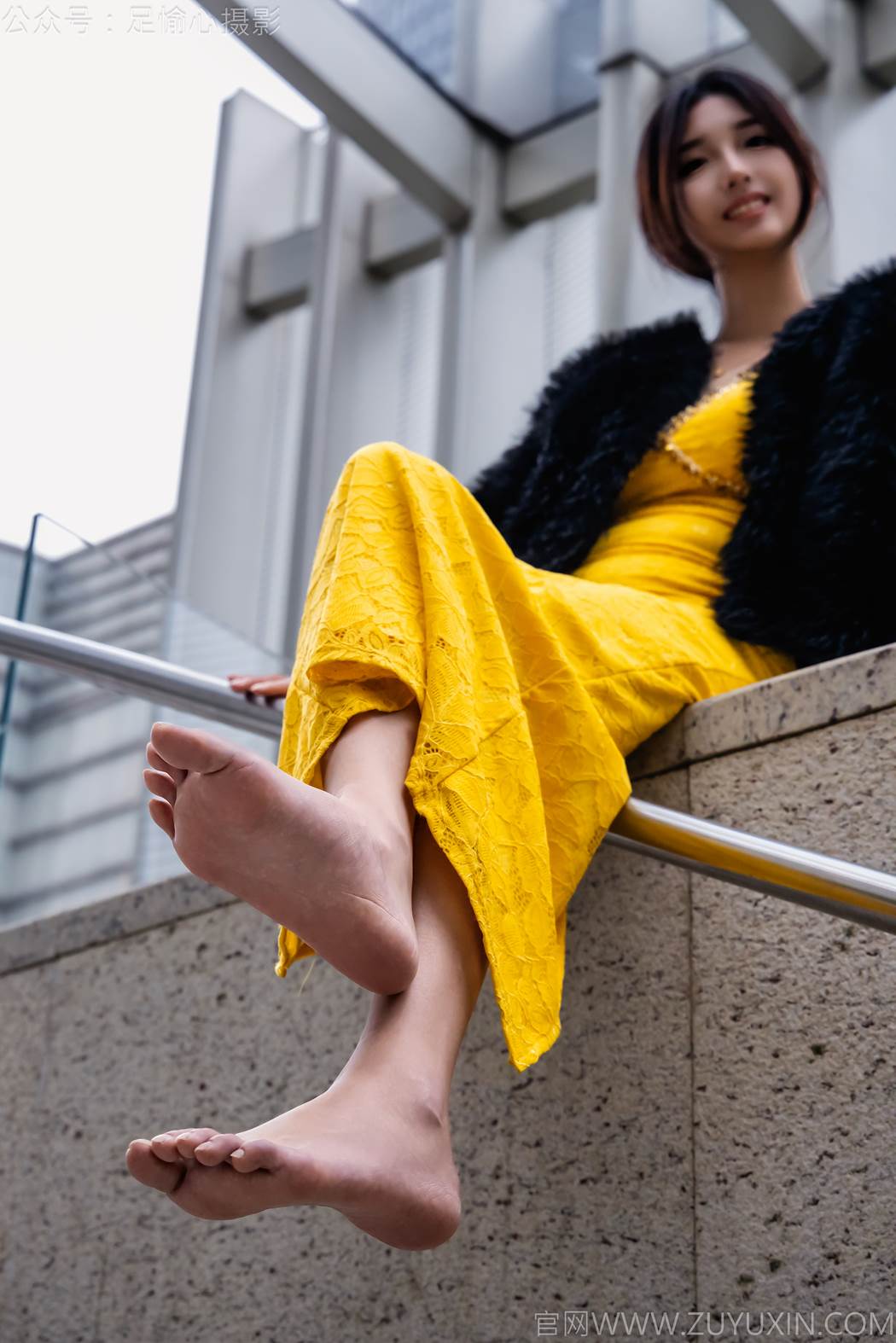 图片[71]-足愉心 NO.010 星朵（搭配：黑色毛衫、黄色连衣裙、绒毛拖鞋、白色棉袜、裸足）[94P] – 速更版-美库
