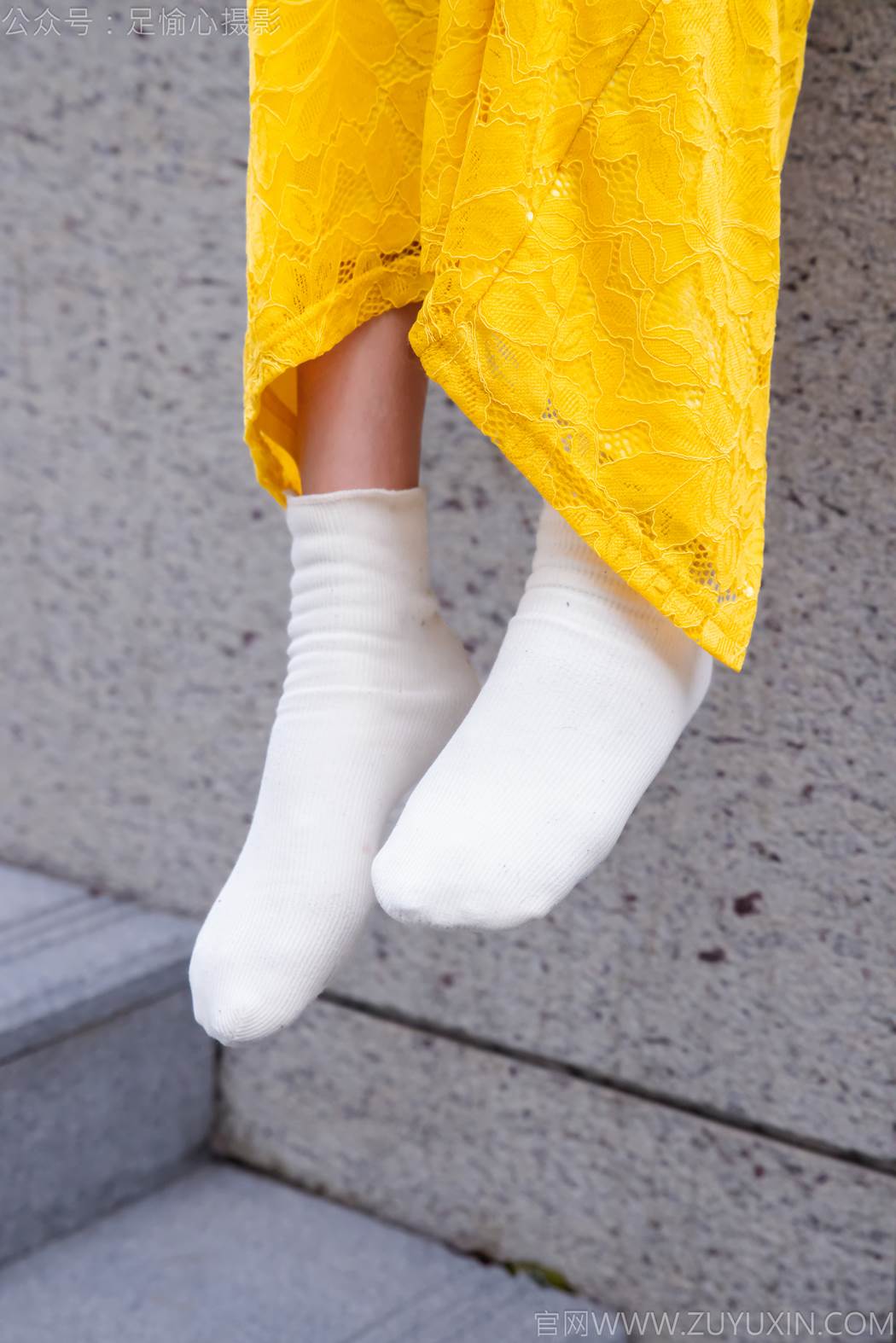 图片[72]-足愉心 NO.010 星朵（搭配：黑色毛衫、黄色连衣裙、绒毛拖鞋、白色棉袜、裸足）[94P] – 速更版-美库