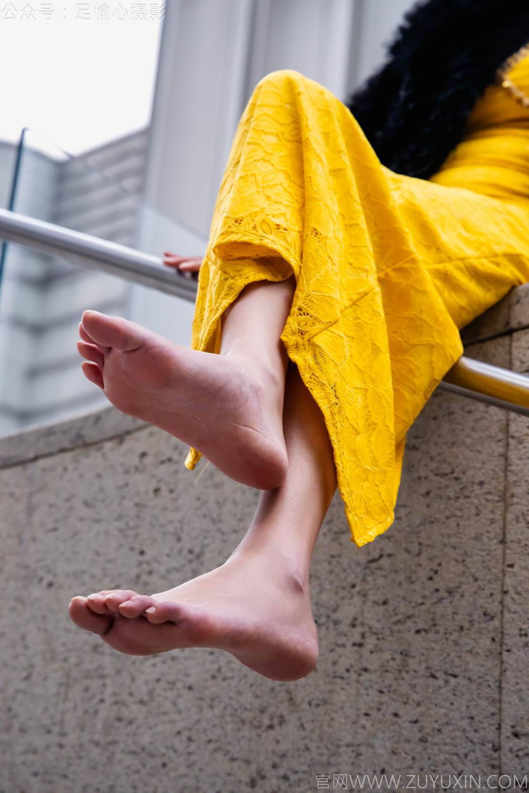 图片[76]-足愉心 NO.010 星朵（搭配：黑色毛衫、黄色连衣裙、绒毛拖鞋、白色棉袜、裸足）[94P] – 速更版-美库