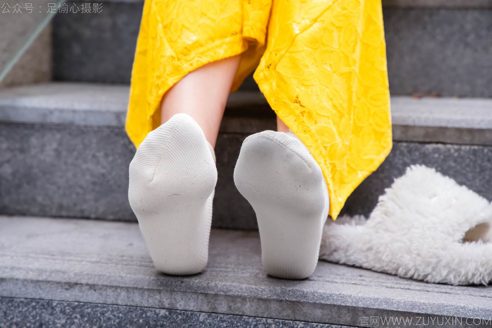 图片[77]-足愉心 NO.010 星朵（搭配：黑色毛衫、黄色连衣裙、绒毛拖鞋、白色棉袜、裸足）[94P] – 速更版-美库
