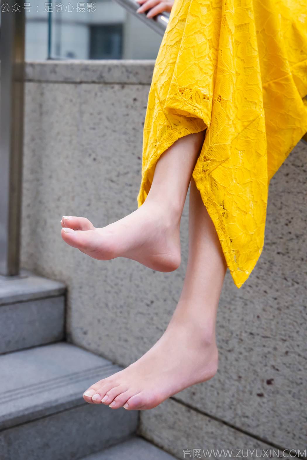 图片[78]-足愉心 NO.010 星朵（搭配：黑色毛衫、黄色连衣裙、绒毛拖鞋、白色棉袜、裸足）[94P] – 速更版-美库