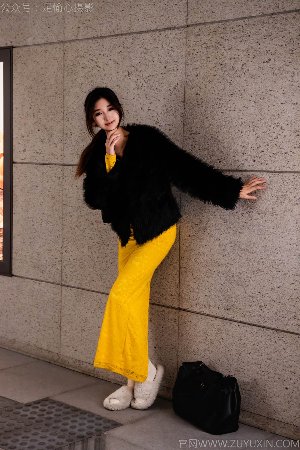 图片[88]-足愉心 NO.010 星朵（搭配：黑色毛衫、黄色连衣裙、绒毛拖鞋、白色棉袜、裸足）[94P] – 速更版-美库
