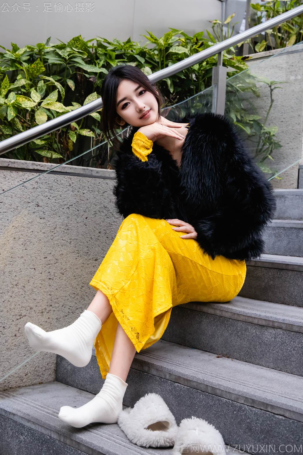 图片[89]-足愉心 NO.010 星朵（搭配：黑色毛衫、黄色连衣裙、绒毛拖鞋、白色棉袜、裸足）[94P] – 速更版-美库