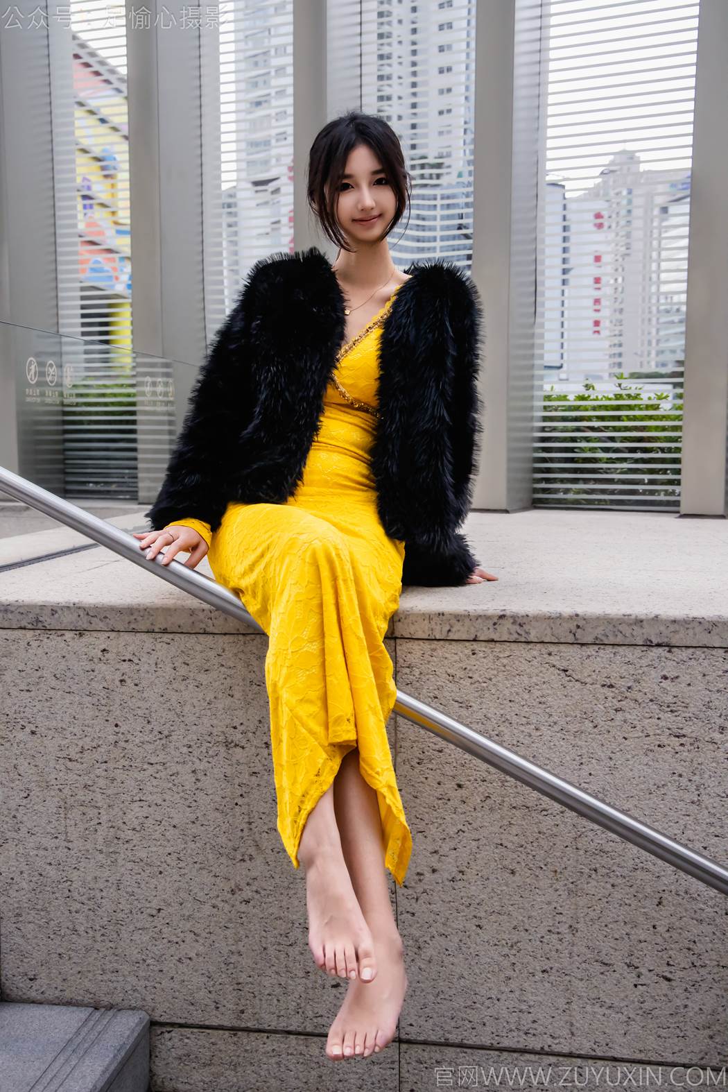 图片[90]-足愉心 NO.010 星朵（搭配：黑色毛衫、黄色连衣裙、绒毛拖鞋、白色棉袜、裸足）[94P] – 速更版-美库