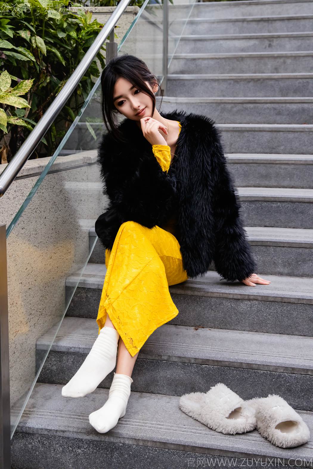 图片[93]-足愉心 NO.010 星朵（搭配：黑色毛衫、黄色连衣裙、绒毛拖鞋、白色棉袜、裸足）[94P] – 速更版-美库