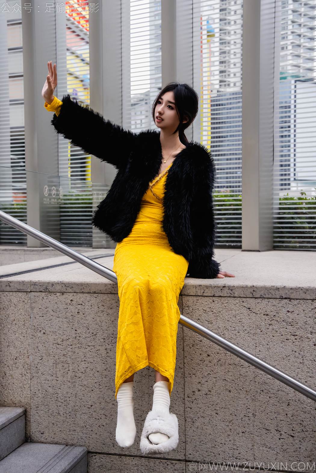 图片[94]-足愉心 NO.010 星朵（搭配：黑色毛衫、黄色连衣裙、绒毛拖鞋、白色棉袜、裸足）[94P] – 速更版-美库