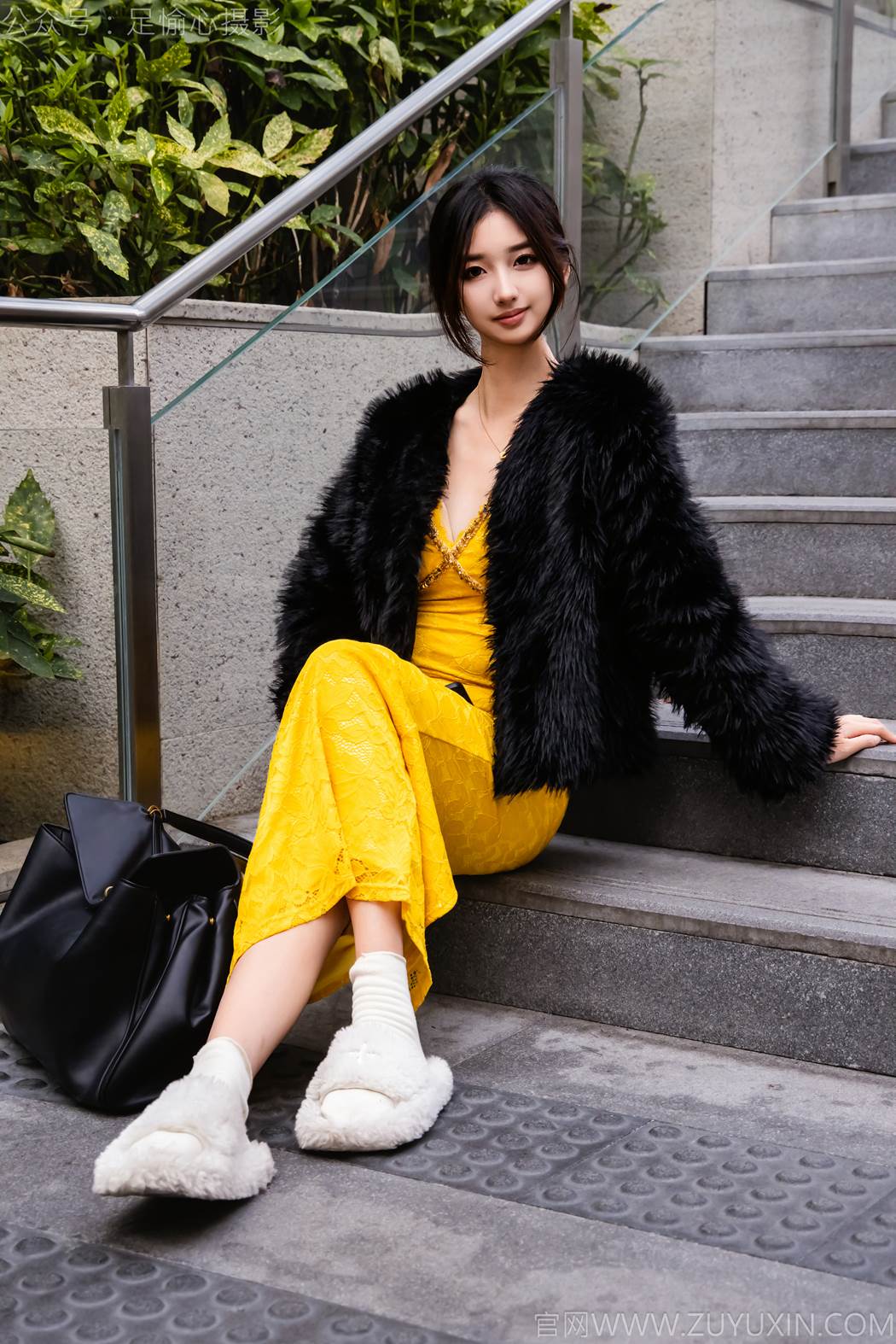 图片[95]-足愉心 NO.010 星朵（搭配：黑色毛衫、黄色连衣裙、绒毛拖鞋、白色棉袜、裸足）[94P] – 速更版-美库