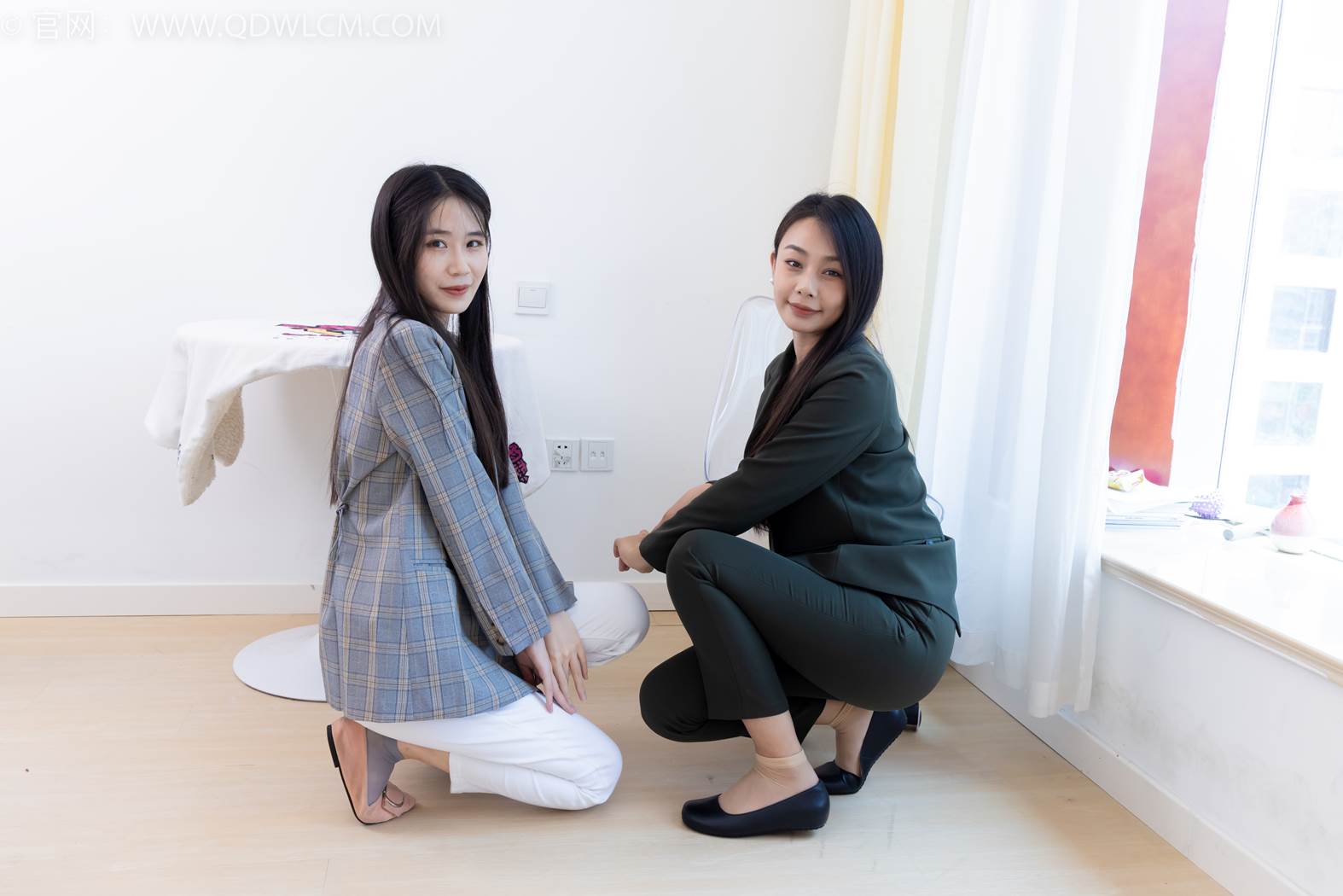 图片[11]-物恋传媒 NO.2412 菜菜&岚岚-平底鞋、短肉丝短灰丝、裸足[144P] – 速更版-美库