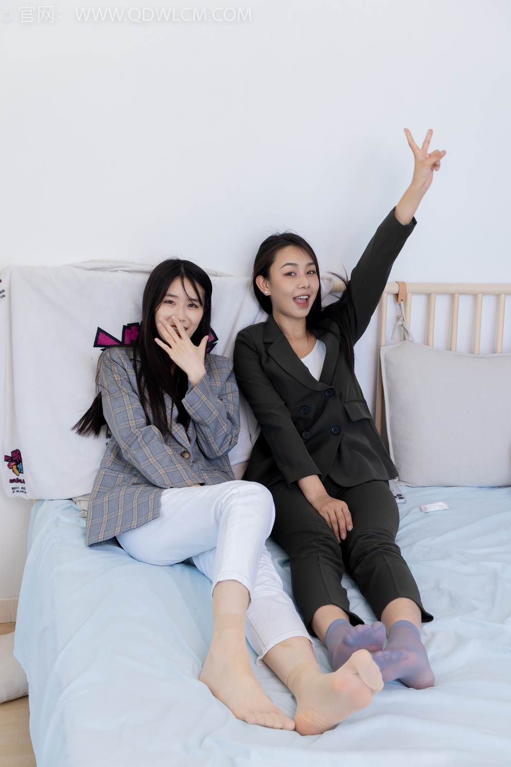 图片[16]-物恋传媒 NO.2412 菜菜&岚岚-平底鞋、短肉丝短灰丝、裸足[144P] – 速更版-美库