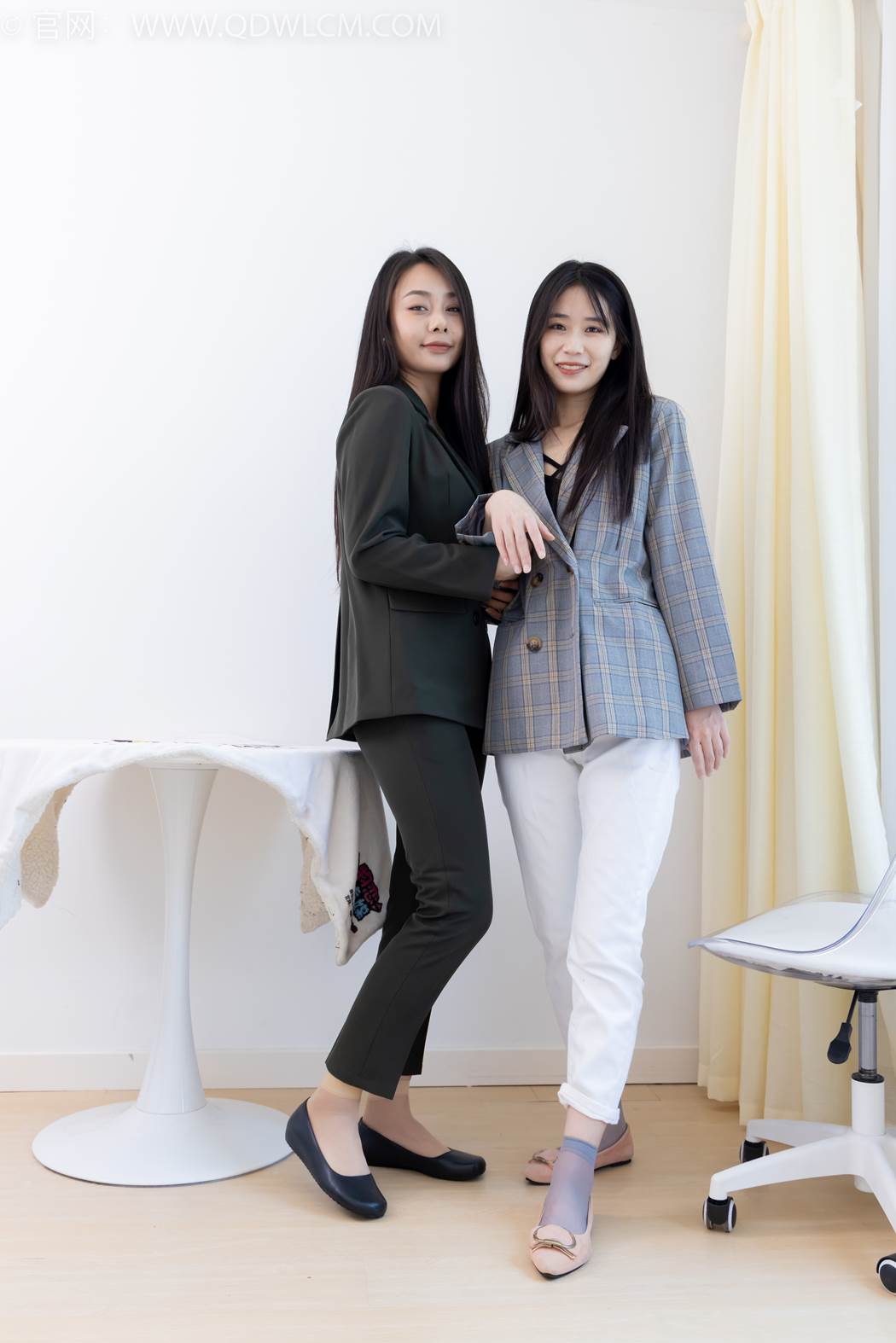 图片[18]-物恋传媒 NO.2412 菜菜&岚岚-平底鞋、短肉丝短灰丝、裸足[144P] – 速更版-美库