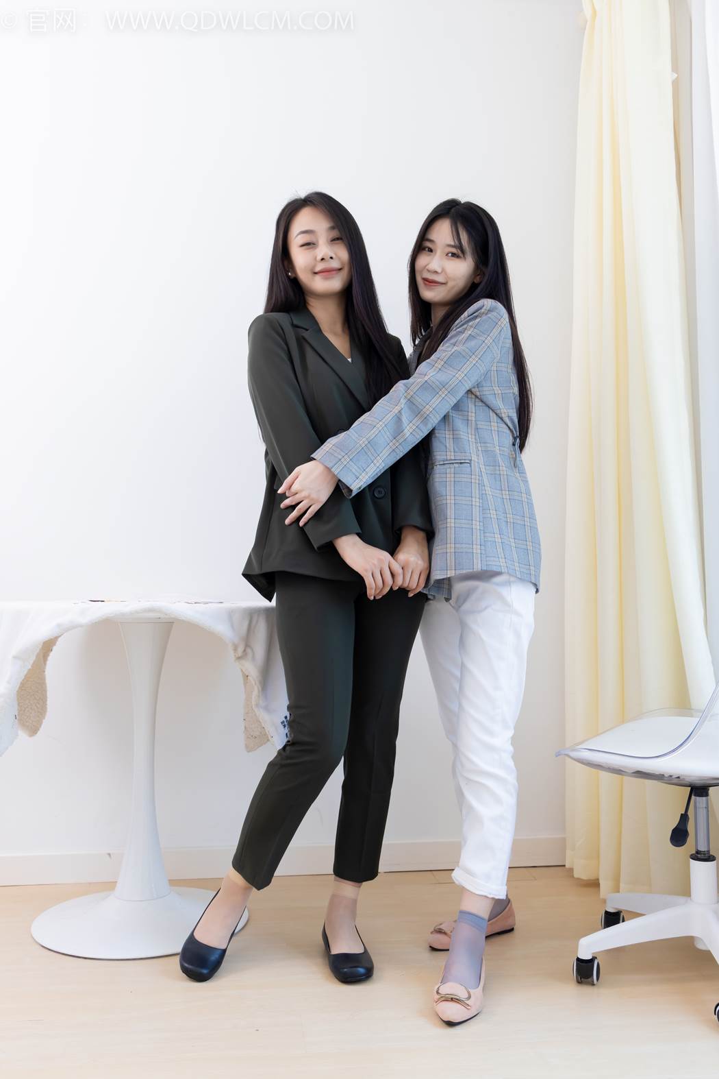 图片[21]-物恋传媒 NO.2412 菜菜&岚岚-平底鞋、短肉丝短灰丝、裸足[144P] – 速更版-美库