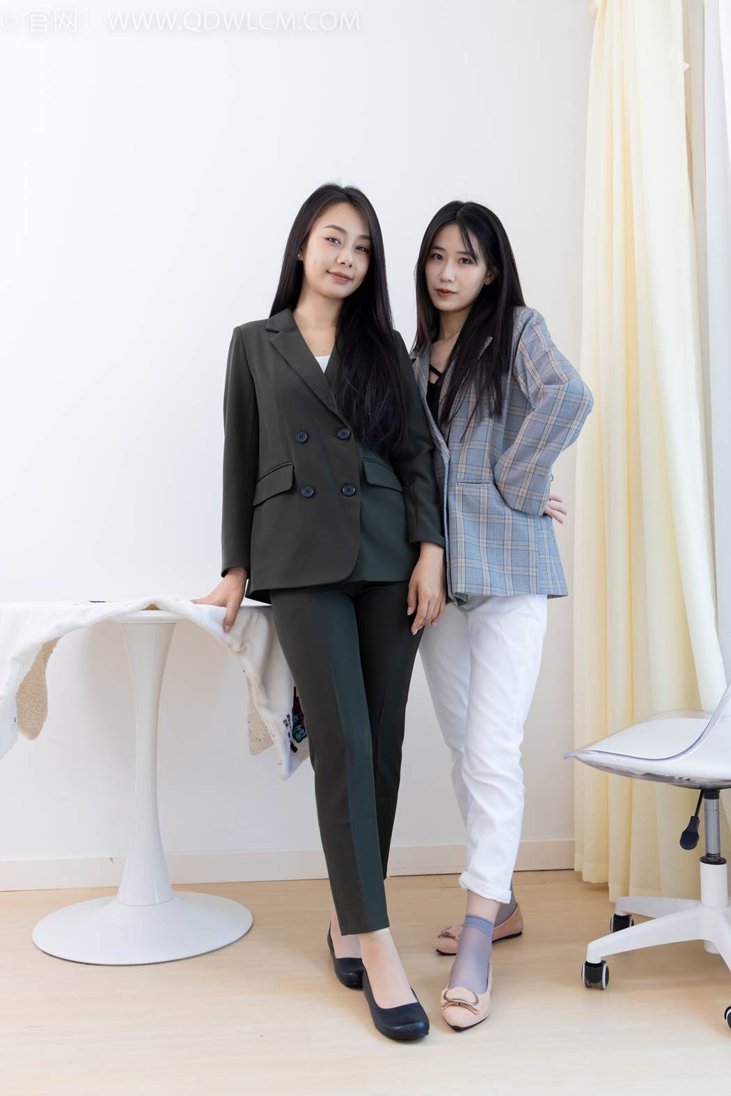 图片[29]-物恋传媒 NO.2412 菜菜&岚岚-平底鞋、短肉丝短灰丝、裸足[144P] – 速更版-美库