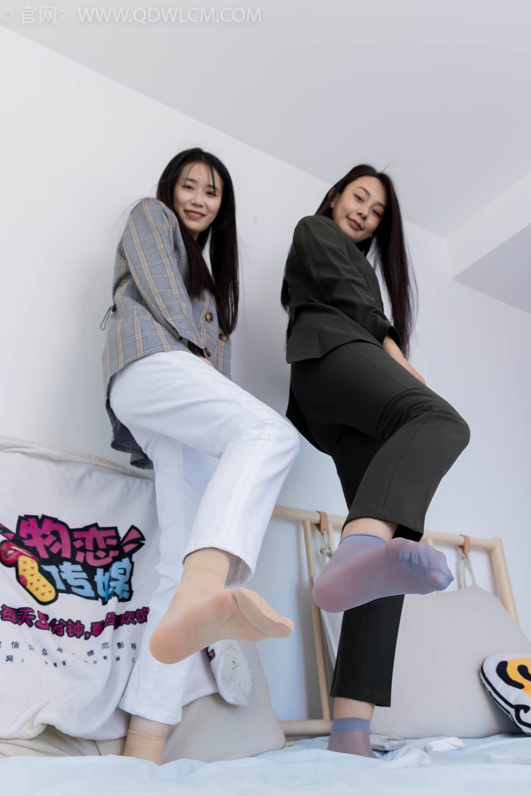 图片[32]-物恋传媒 NO.2412 菜菜&岚岚-平底鞋、短肉丝短灰丝、裸足[144P] – 速更版-美库