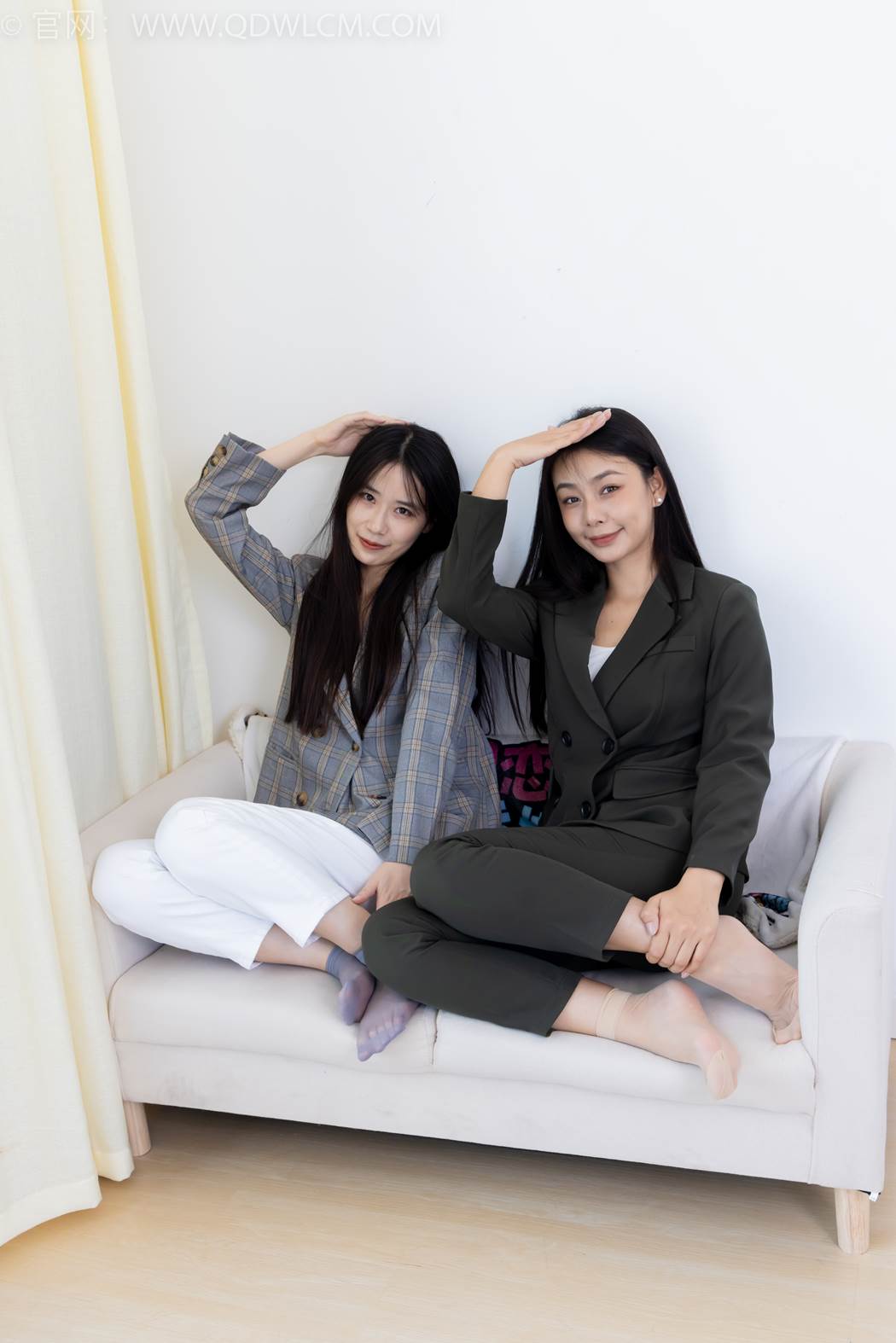 图片[34]-物恋传媒 NO.2412 菜菜&岚岚-平底鞋、短肉丝短灰丝、裸足[144P] – 速更版-美库