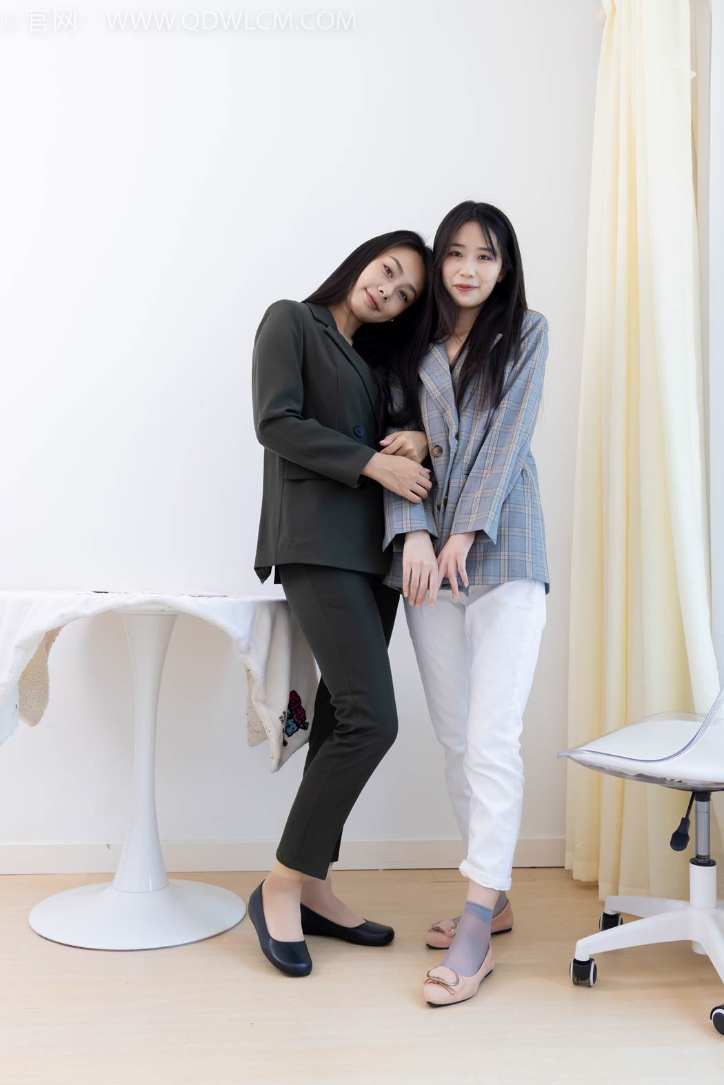 图片[42]-物恋传媒 NO.2412 菜菜&岚岚-平底鞋、短肉丝短灰丝、裸足[144P] – 速更版-美库