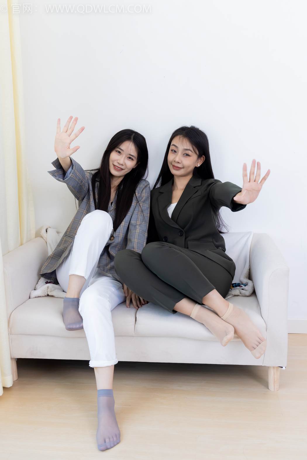 图片[45]-物恋传媒 NO.2412 菜菜&岚岚-平底鞋、短肉丝短灰丝、裸足[144P] – 速更版-美库