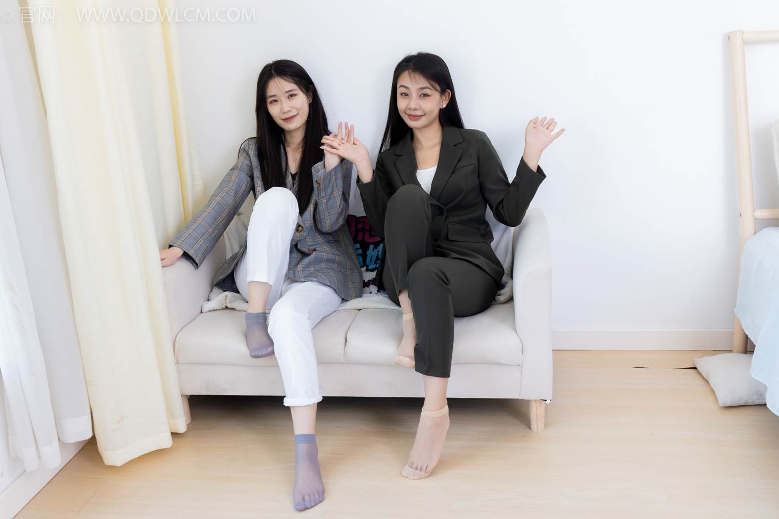 图片[50]-物恋传媒 NO.2412 菜菜&岚岚-平底鞋、短肉丝短灰丝、裸足[144P] – 速更版-美库