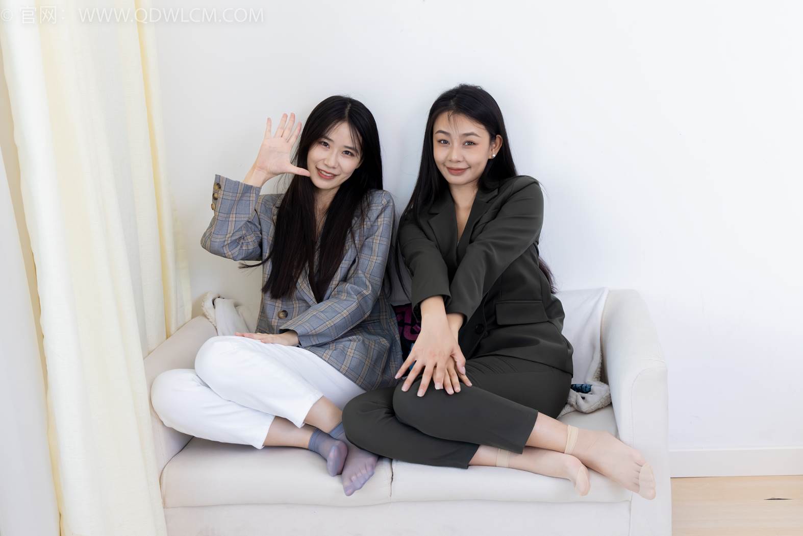 图片[52]-物恋传媒 NO.2412 菜菜&岚岚-平底鞋、短肉丝短灰丝、裸足[144P] – 速更版-美库