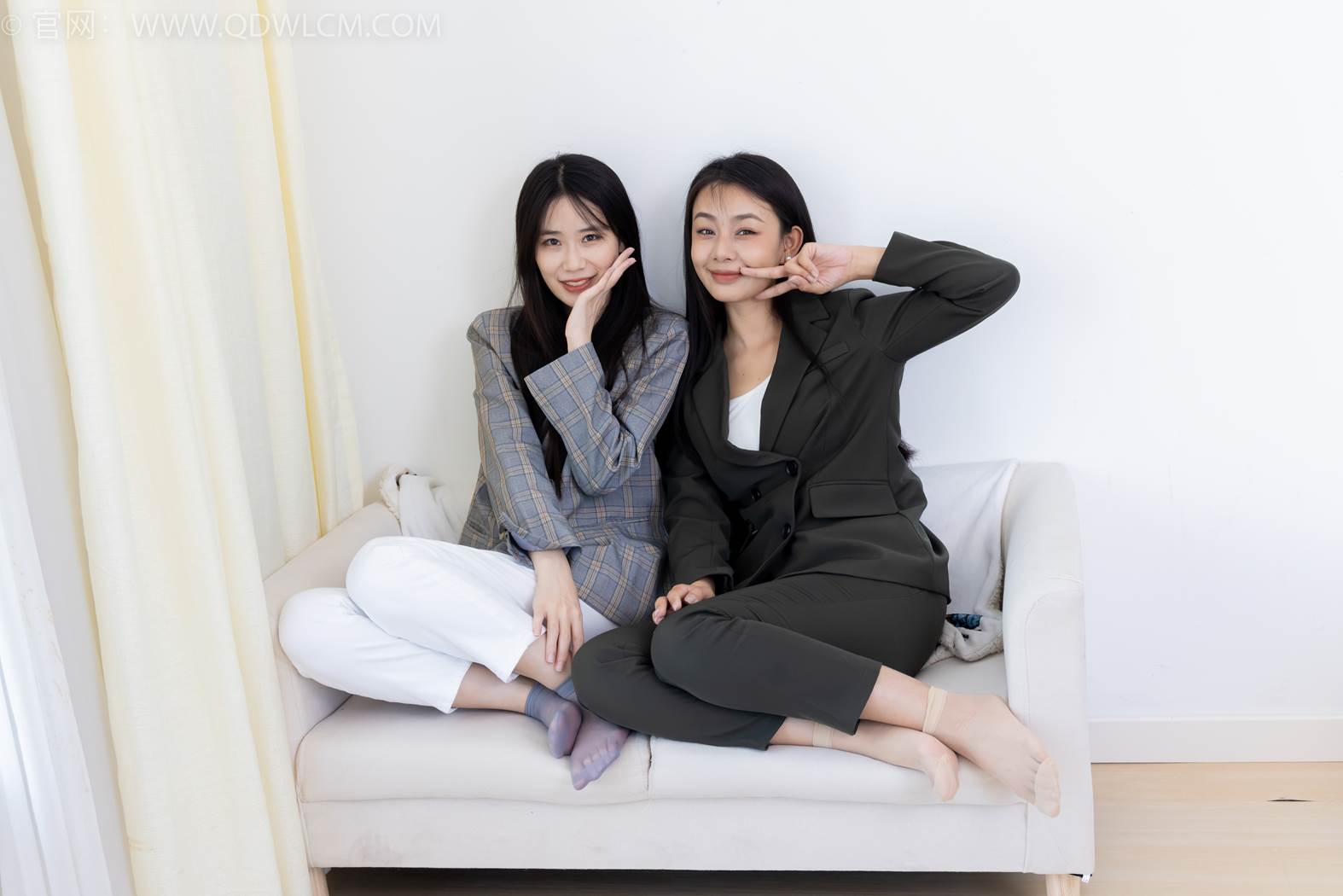 图片[61]-物恋传媒 NO.2412 菜菜&岚岚-平底鞋、短肉丝短灰丝、裸足[144P] – 速更版-美库