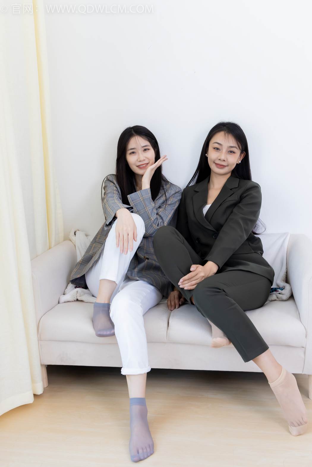 图片[65]-物恋传媒 NO.2412 菜菜&岚岚-平底鞋、短肉丝短灰丝、裸足[144P] – 速更版-美库