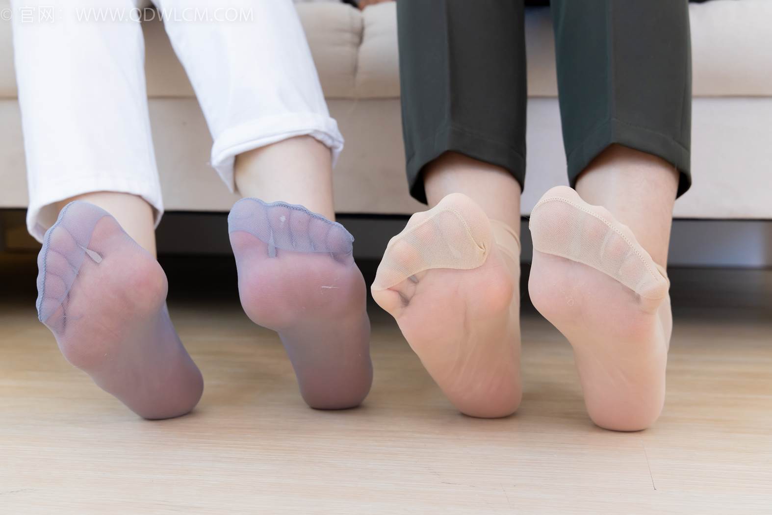 图片[71]-物恋传媒 NO.2412 菜菜&岚岚-平底鞋、短肉丝短灰丝、裸足[144P] – 速更版-美库