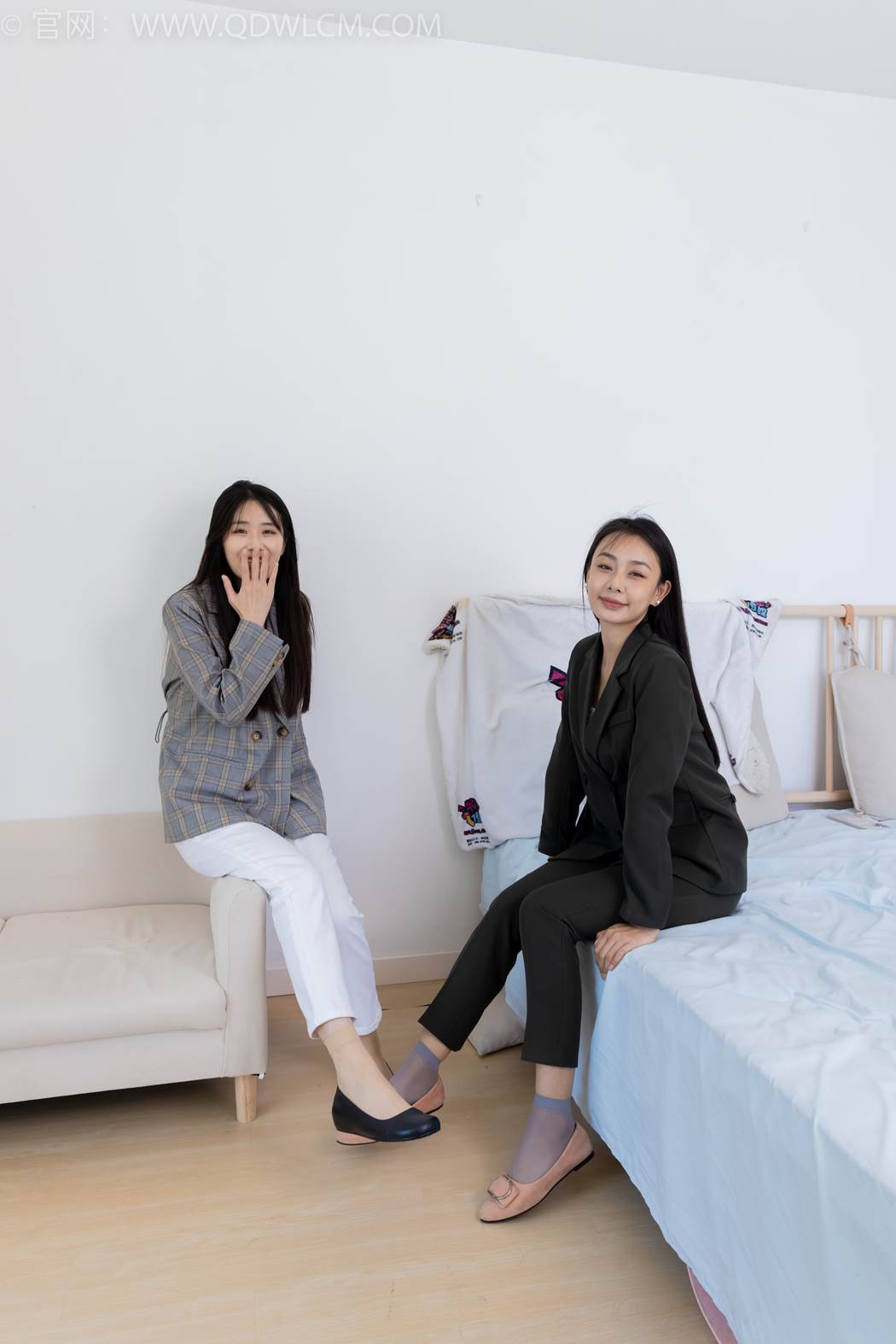 图片[99]-物恋传媒 NO.2412 菜菜&岚岚-平底鞋、短肉丝短灰丝、裸足[144P] – 速更版-美库