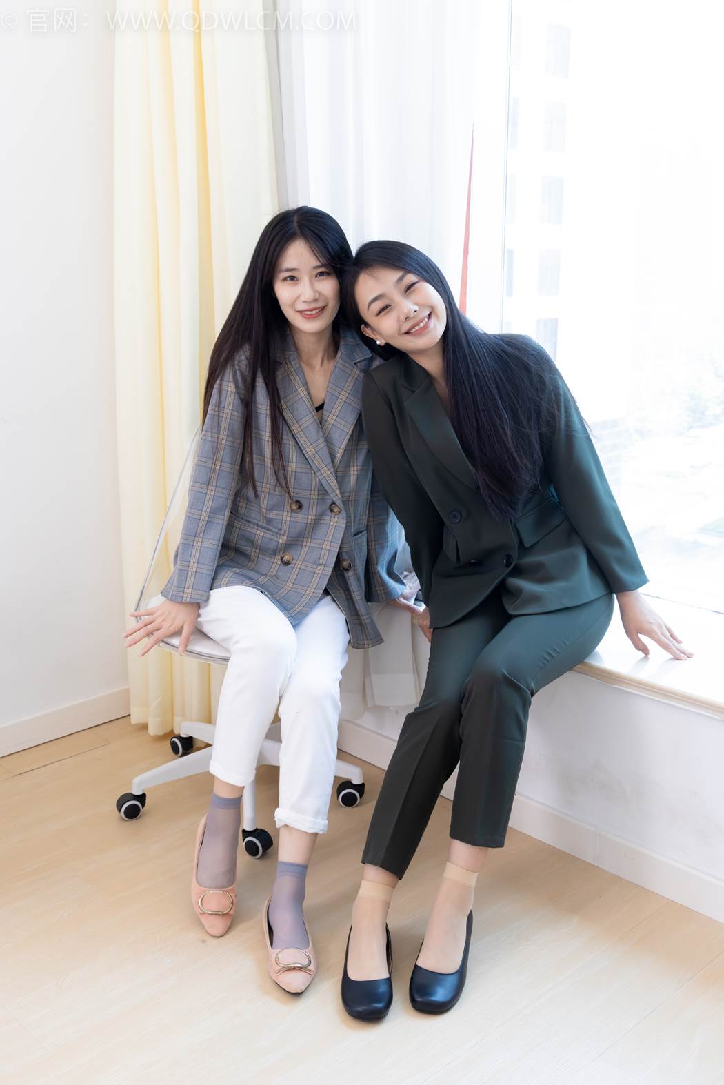 图片[138]-物恋传媒 NO.2412 菜菜&岚岚-平底鞋、短肉丝短灰丝、裸足[144P] – 速更版-美库